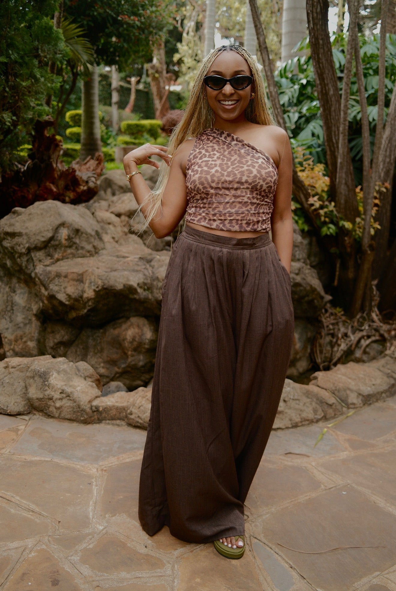 The Kim Linen Pleated Pants : Chocolate Brown