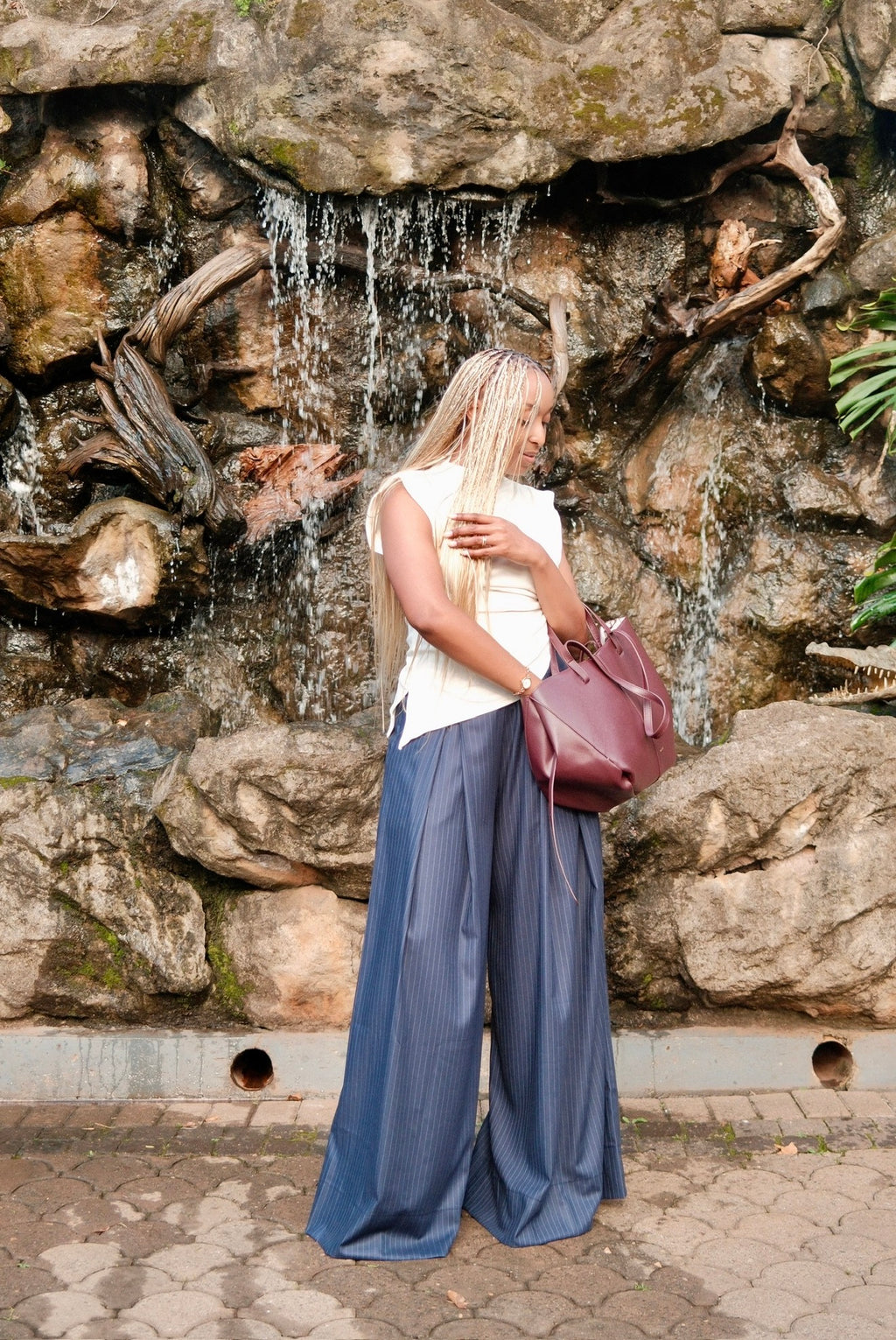 The Kira Pleated Pants : Striped Navy blue